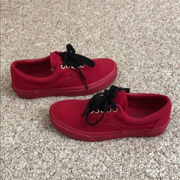 Vans Triple Red Low Lace Up Skate Shoes with Black Laces - Picture 4 of 9